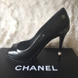 CHANEL BLACK LEATHER OPEN TOE PUMP